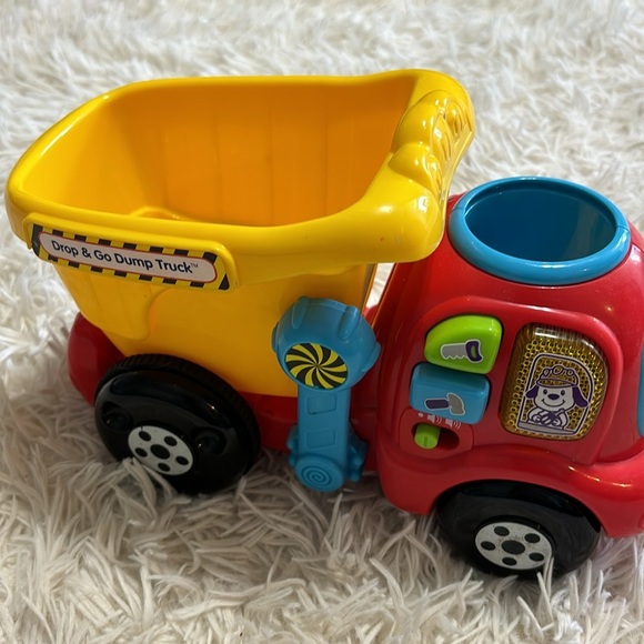 VTech Drop and Go Dump Truck- pull toy and plays songs. Cute baby/ toddler toy - Picture 2 of 7